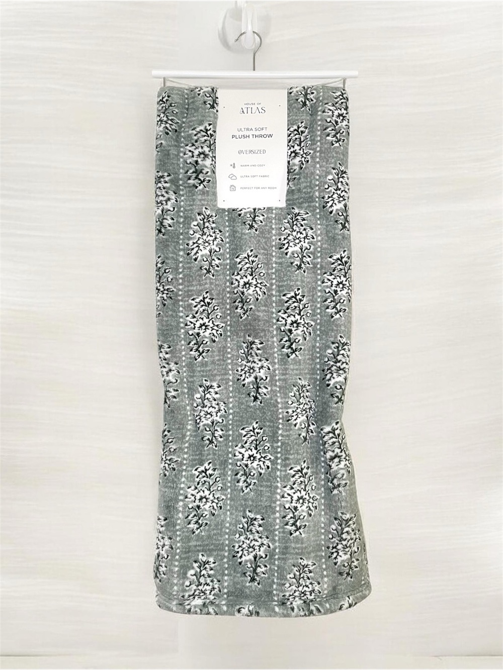NWT House of Atlas Ultra Soft Plush Throw Blanket Sage Gray Floral 60x70